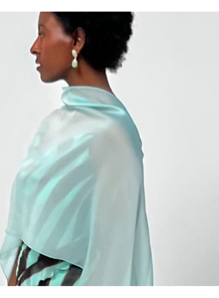 Longue cape en mousseline de soie bleu...