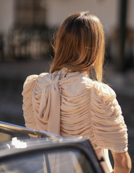 Robe midi dos nu avec capelette en mousseline de soie drapée multi-positions