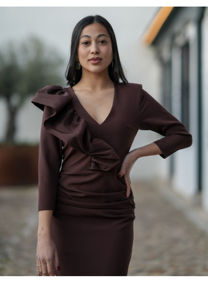 Robe midi marron en crêpe avec volants et drapés