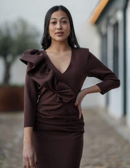 Robe midi marron en crêpe avec volants et drapés