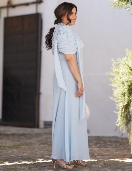 Vestido midi color celeste y cuello halter