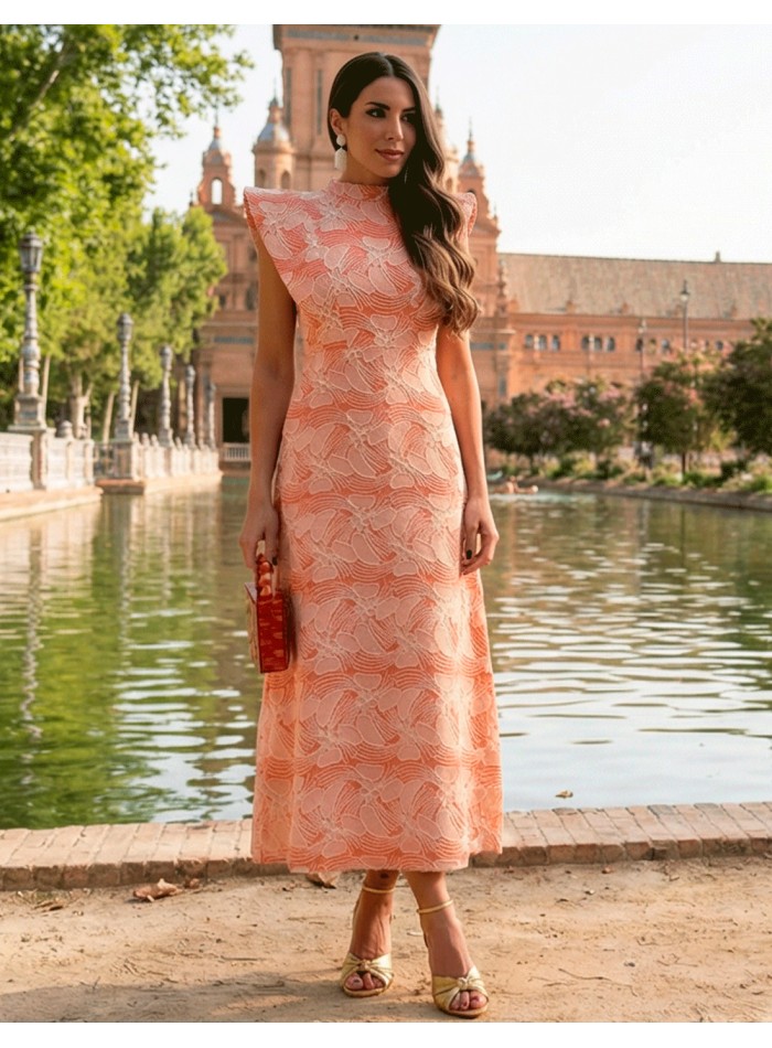 Robe midi corail avec broderies blanches et épaulettes