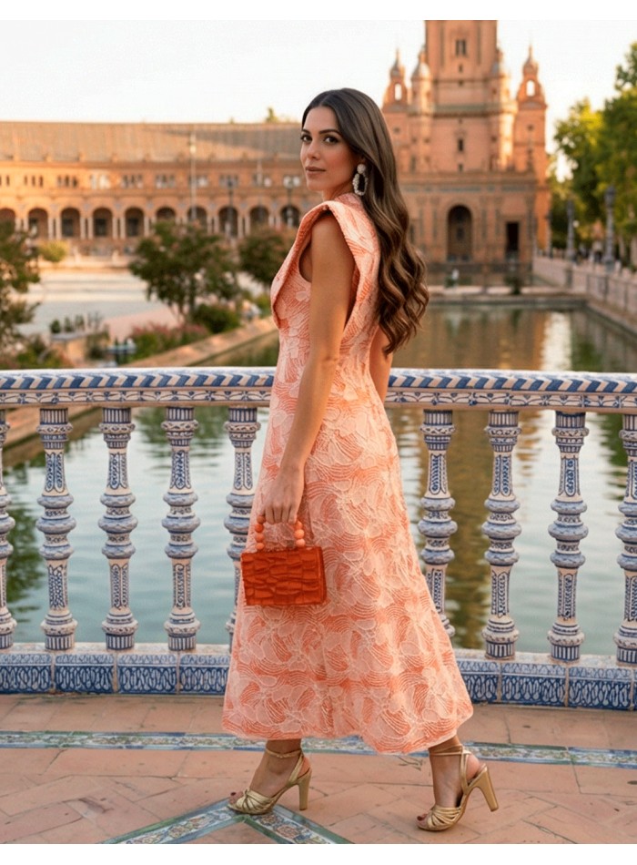 Robe midi corail avec broderies blanches et...