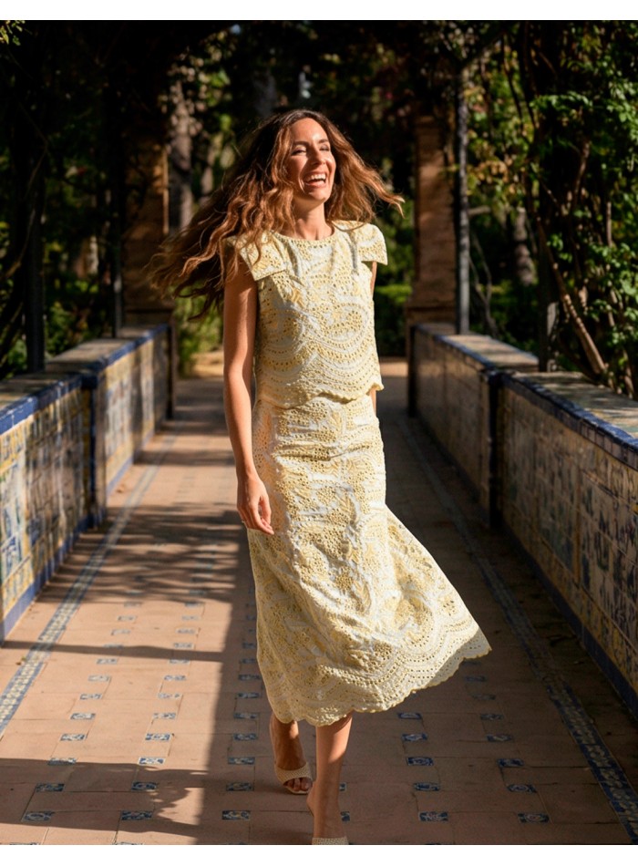 Conjunto amarillo troquelado de top...