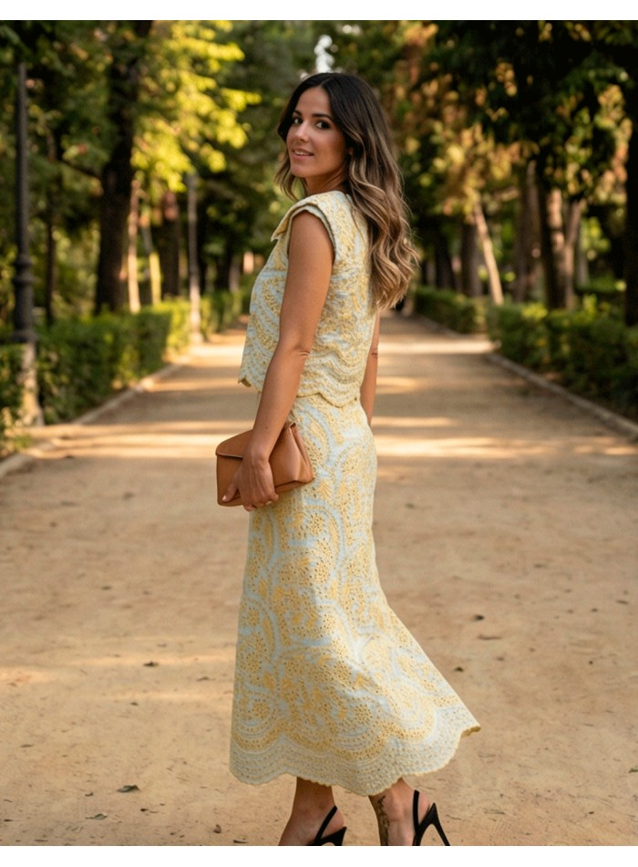 Yellow die-cut set of structured top with...