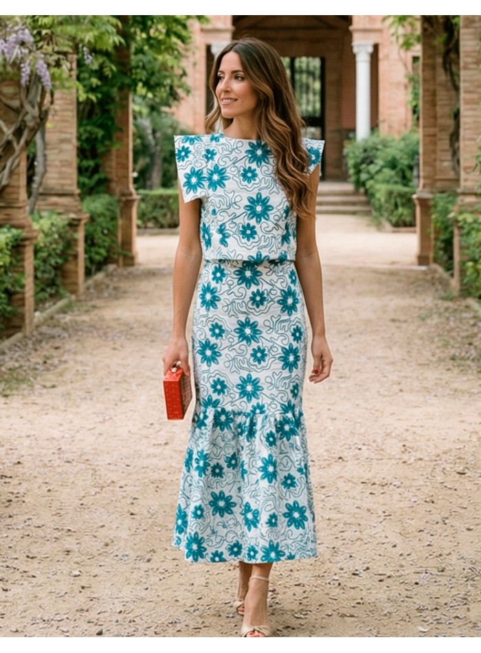 Ensemble brodé bleu avec top structuré et jupe...