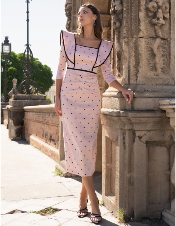 Robe midi en taffetas rose nude avec imprimé à pois noirs