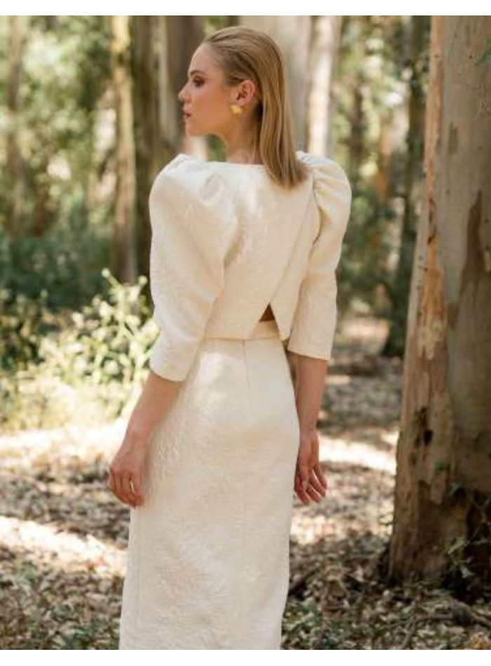 Two-piece set of skirt and jacket in ecru tweed...