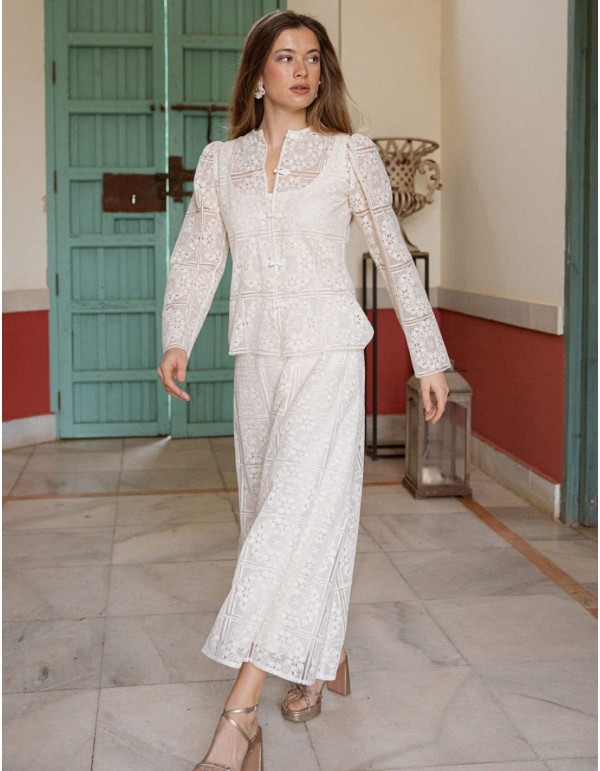 Chaqueta de encaje con inspiración oriental en color blanco