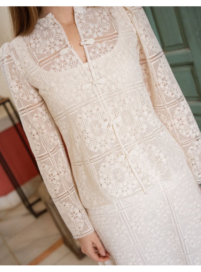 Oriental-inspired lace jacket in white color