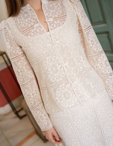 Oriental-inspired lace jacket in white color