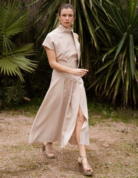 Jupe midi beige avec des planches beiges pour les invités