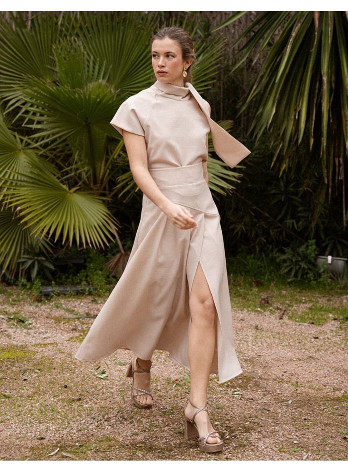 Beige midi skirt with beige boards for guests