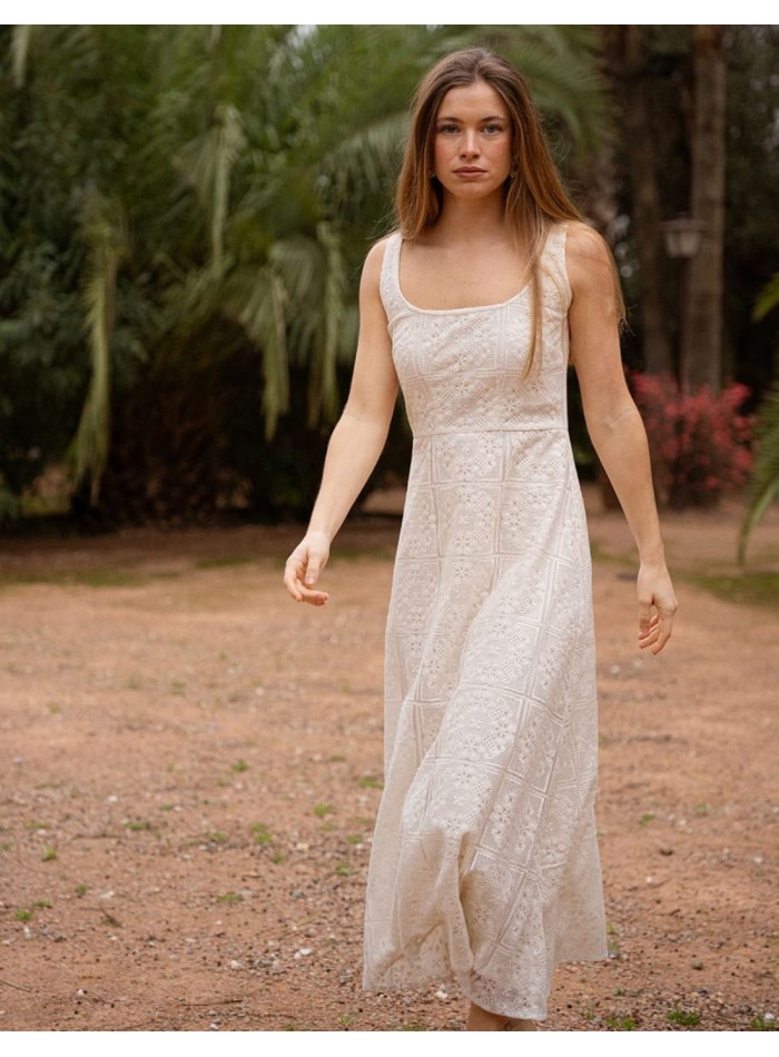 Robe midi sans bretelles en dentelle doublée de...