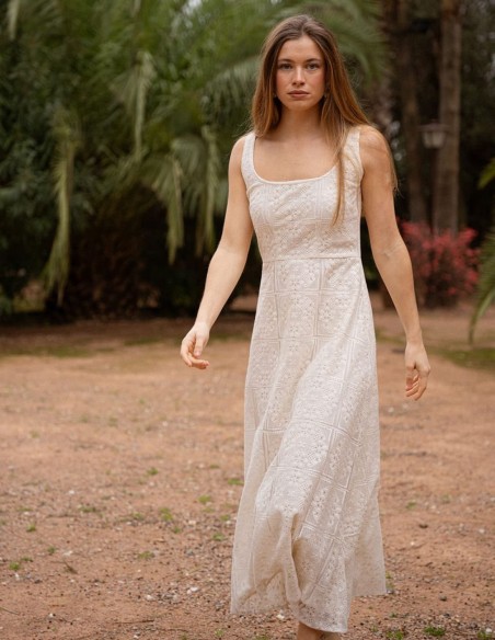 Strapless midi dress made of lace with crepe lining