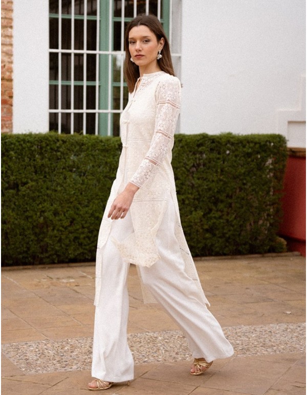 Kimono de encaje en color crudo con inspiración oriental