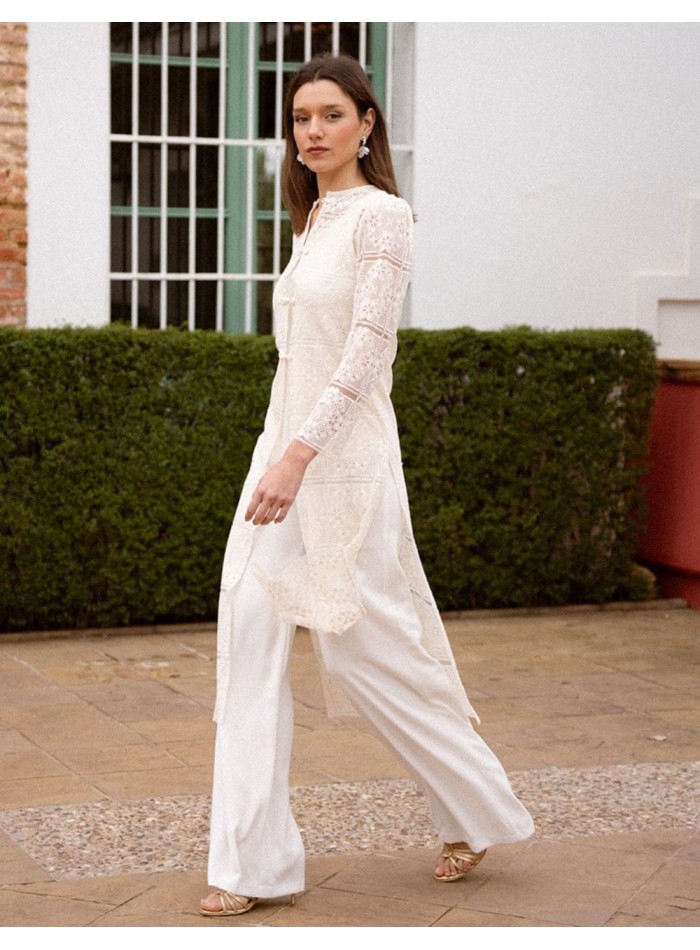 Kimono de encaje en color crudo con inspiración oriental