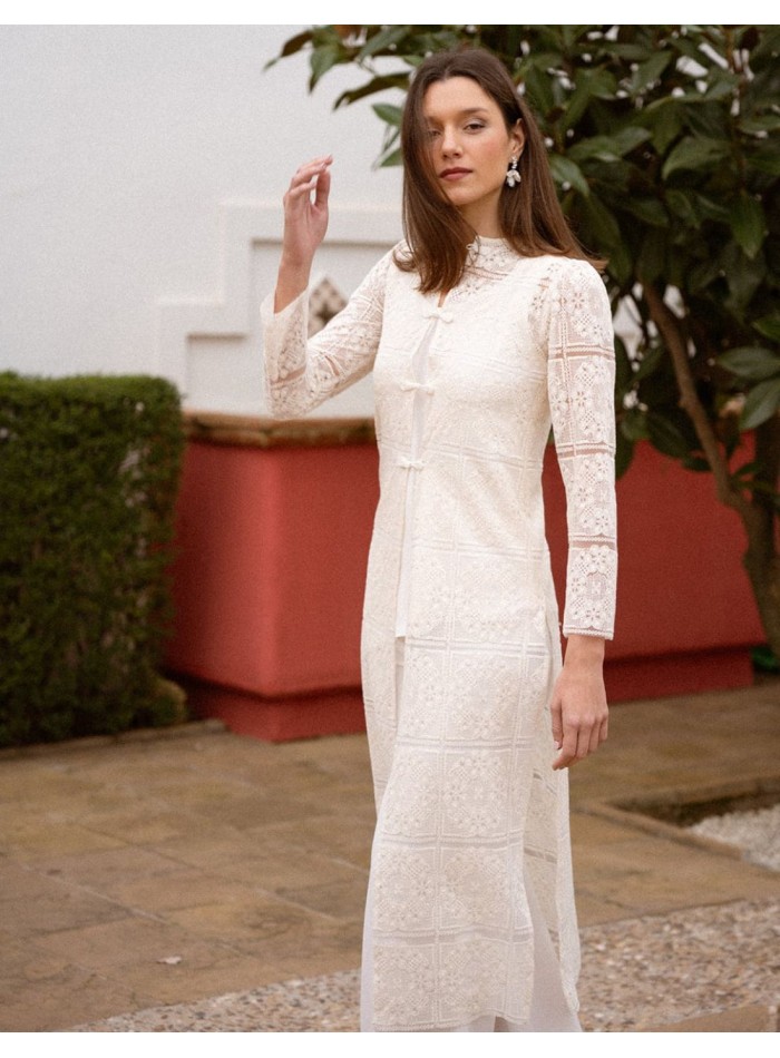 Ecru lace kimono with oriental inspiration