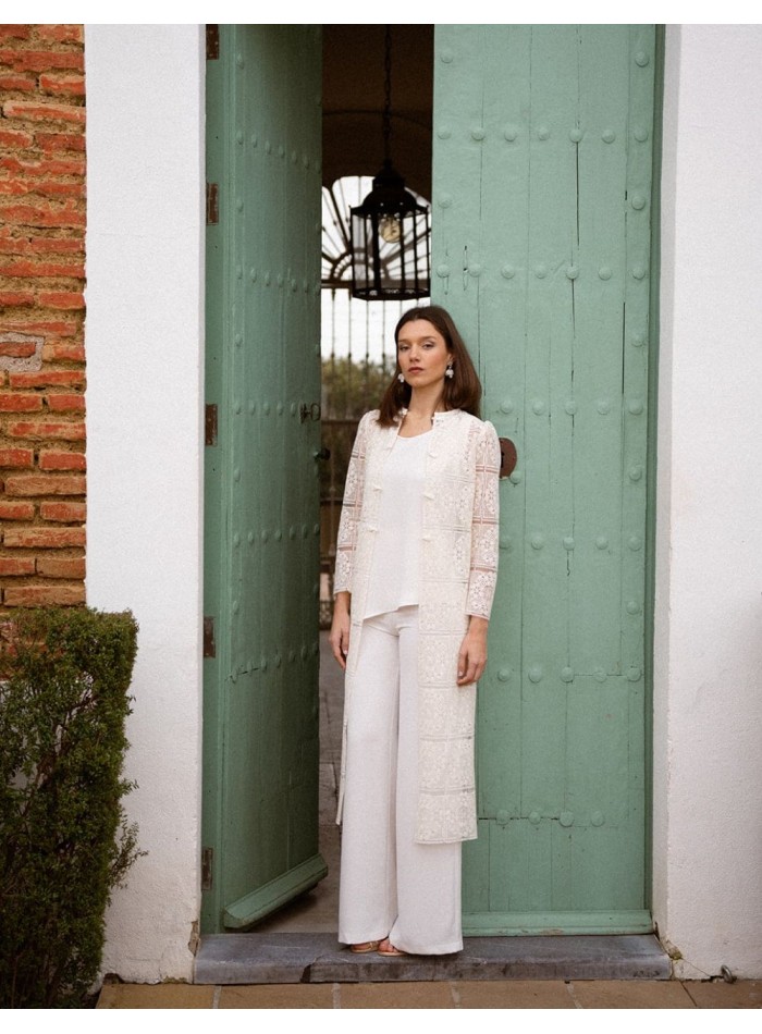 Kimono de encaje en color crudo con inspiración oriental