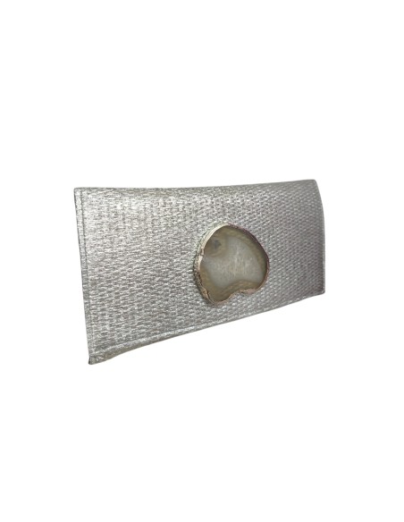 Cartera de yute color gris con detalle broche