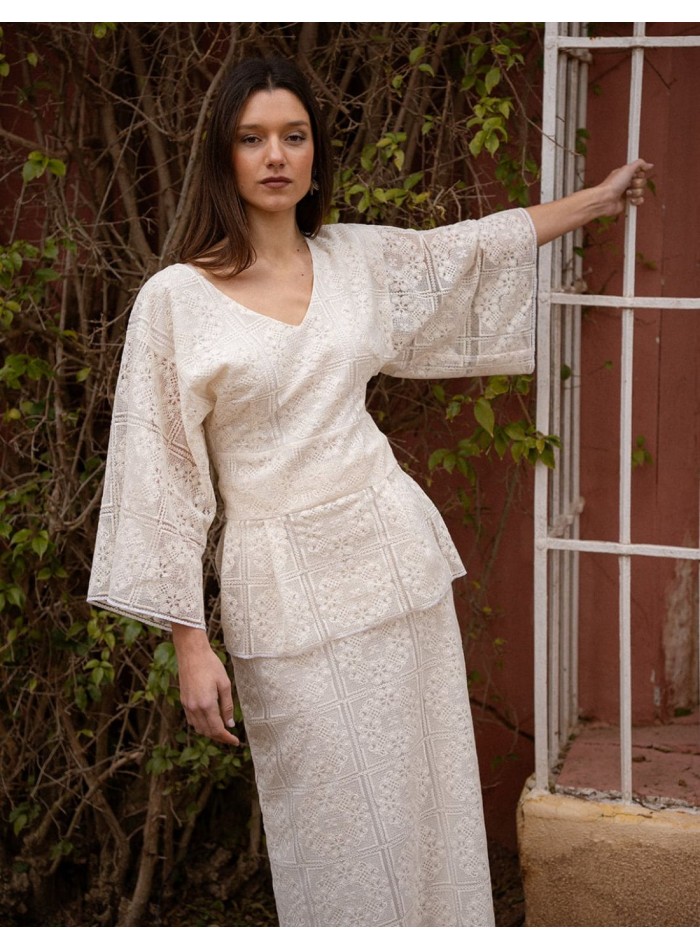 Top de encaje con mangas murciélago y cintura...