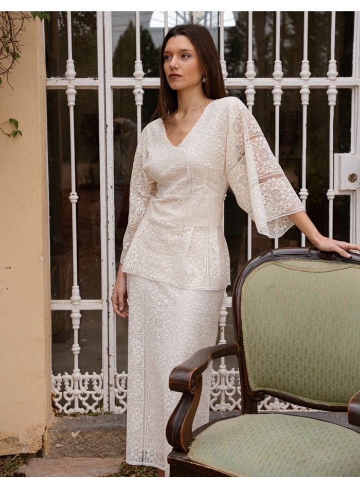 Top de encaje con mangas murciélago y cintura...