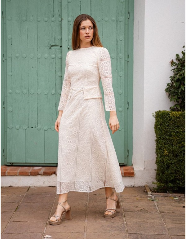 Vestido midi de encaje con falsos bolsillos