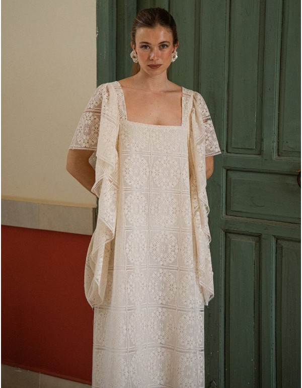 Vestido midi en encaje crudo con maxi mangas de volantes 2