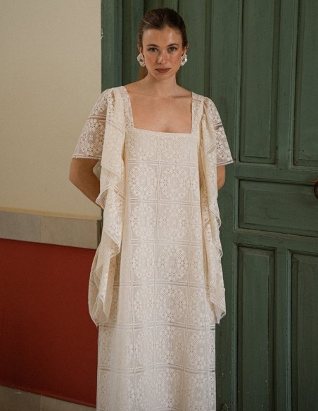 Robe midi en dentelle écrue avec manches maxi à volants