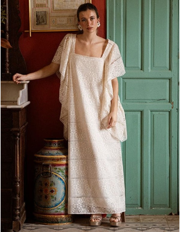 Vestido midi en encaje crudo con maxi mangas de volantes