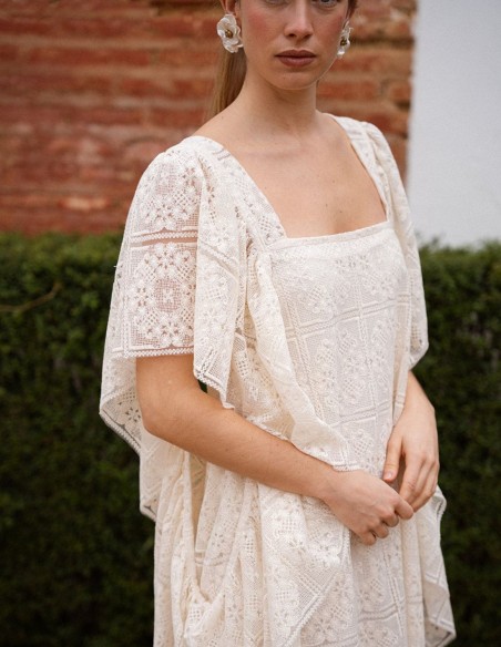 Vestido con escote cuadrado