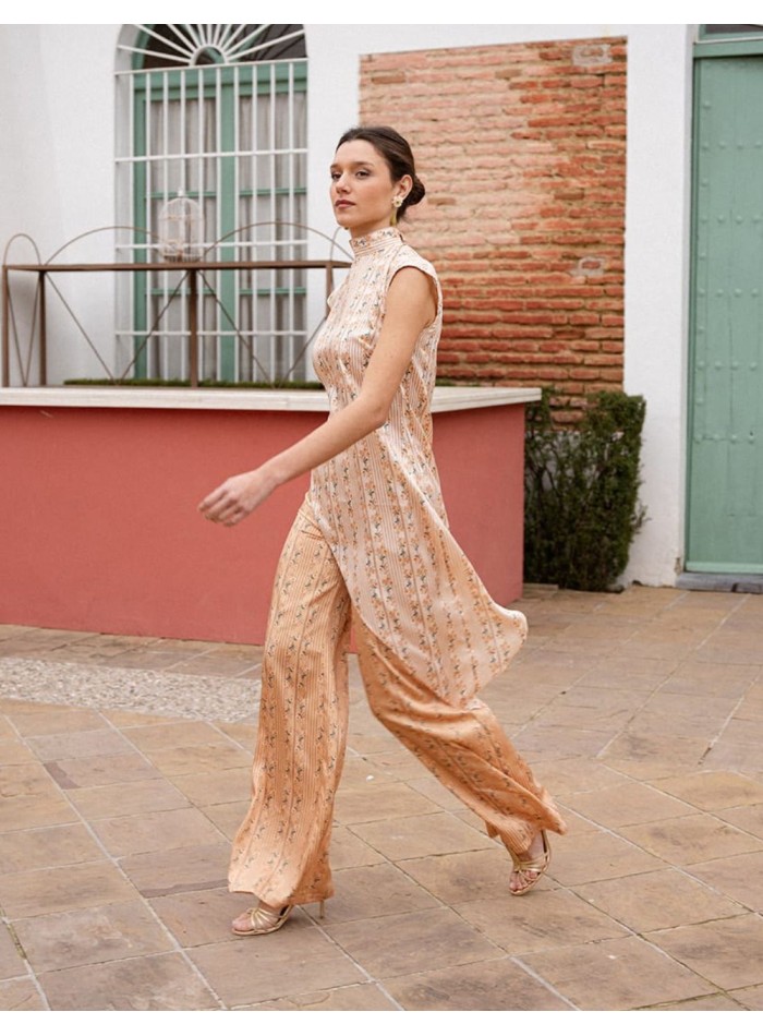 Top asimétrico con estampado floral y rayas para invitada