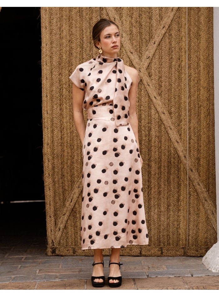 Falda midi evasé con lunares para invitada