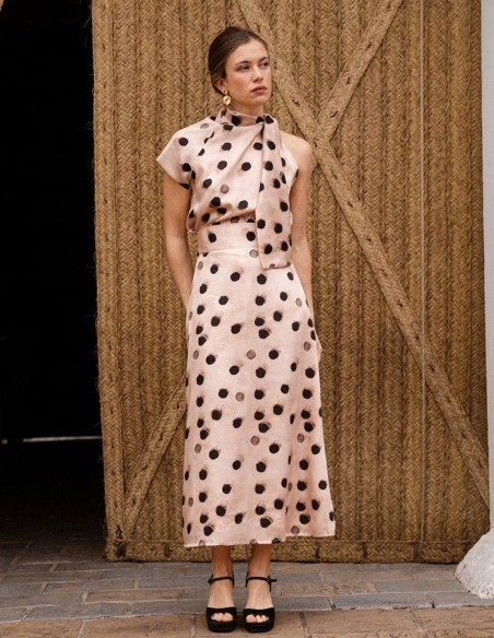 Falda midi evasé con lunares para invitada