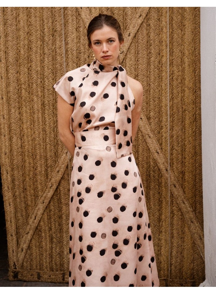 Falda midi evasé estampada en tonos beige y negro