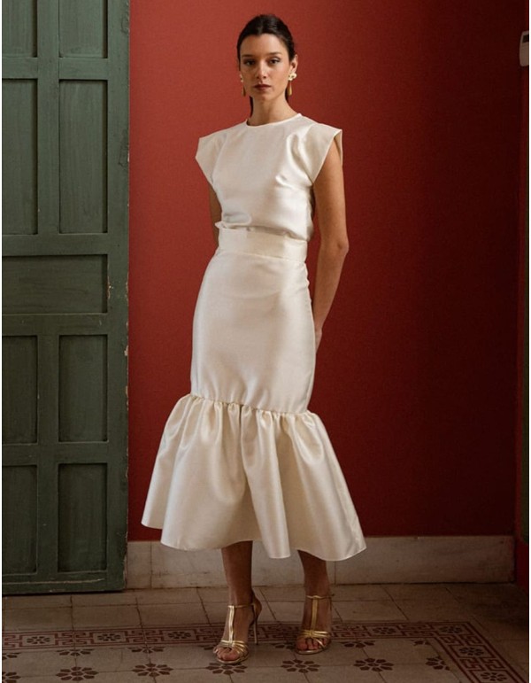 Ecru mikado midi skirt with ruffle at the bottom hem