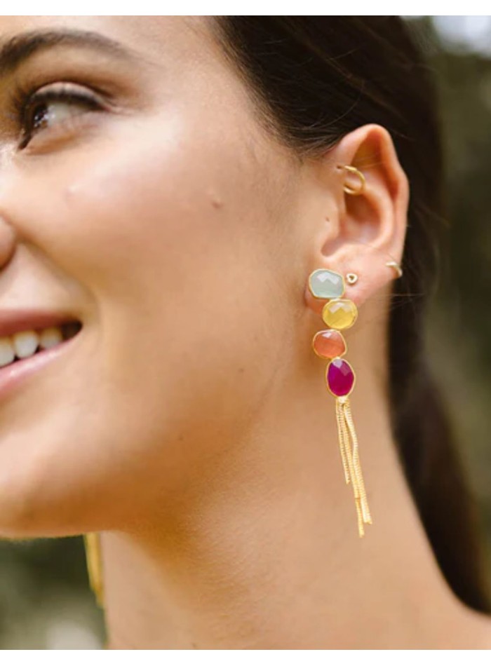 Pendientes con piedras multicolor irregulares y flecos de cadena