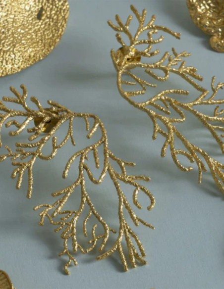 Pendientes elegantes con forma de coral bañado en oro
