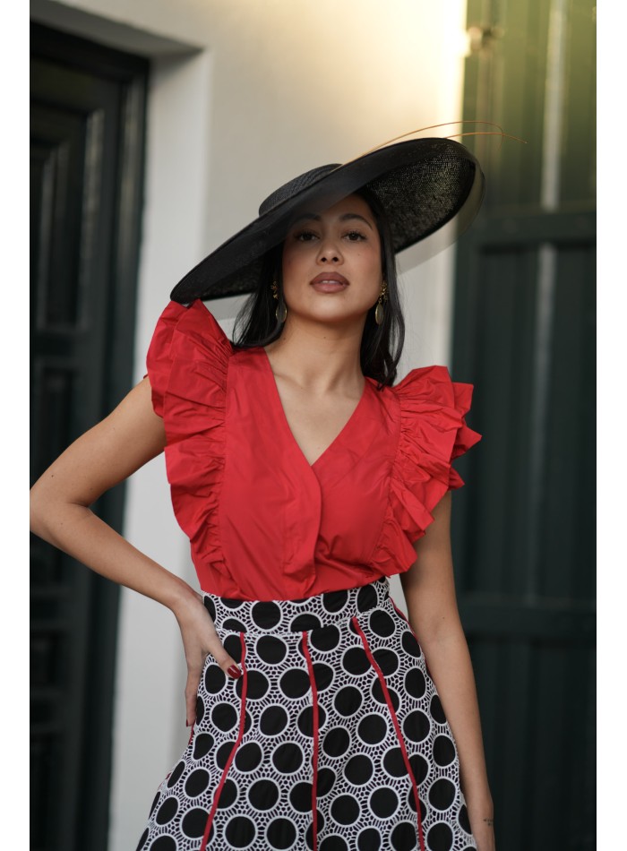 Conjunto de invitada con falda de guipur y...