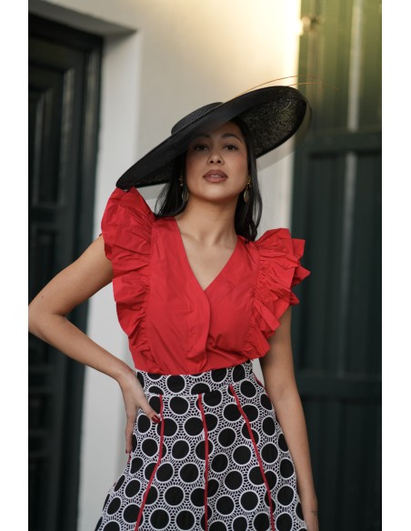 Guest outfit with guipure skirt and ruffle skirt