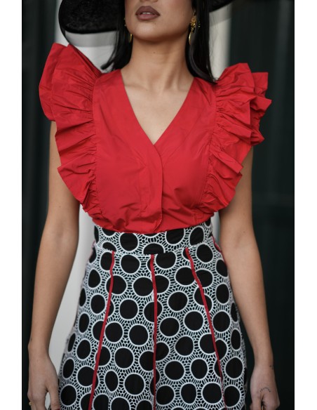 Guest outfit with guipure skirt and ruffle skirt