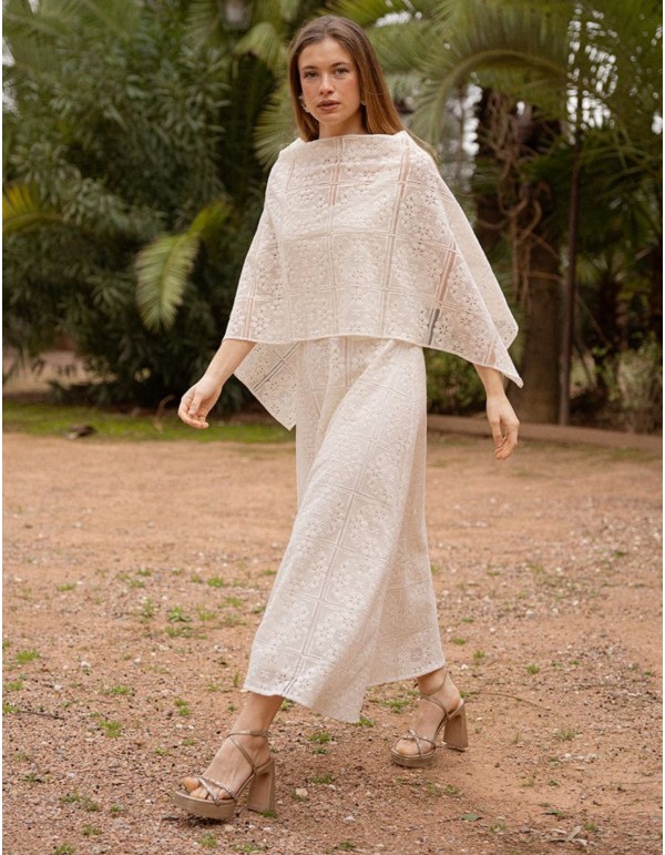 Square white lace shawl 2