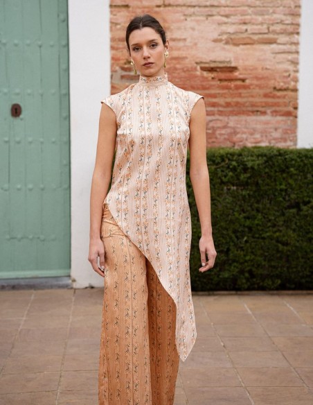 pantalón amarillo tostado