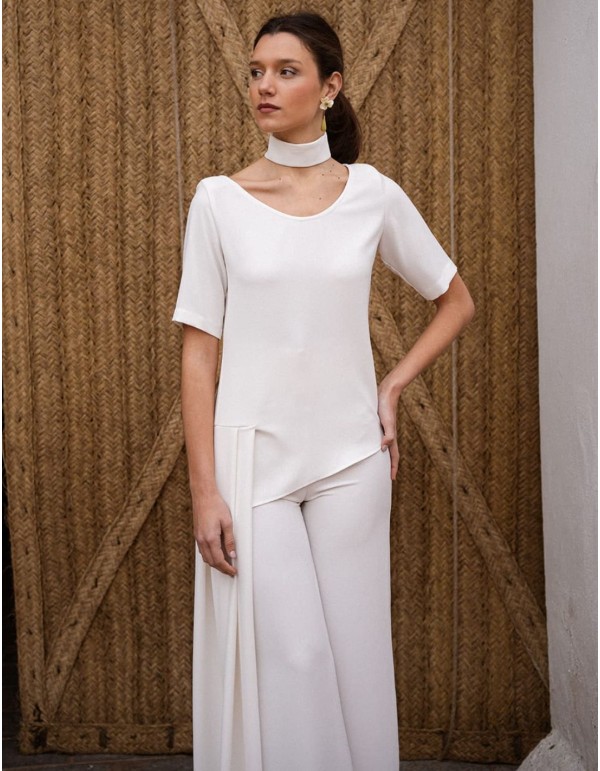 Short sleeve crepe top with asymmetrical cut and lacing