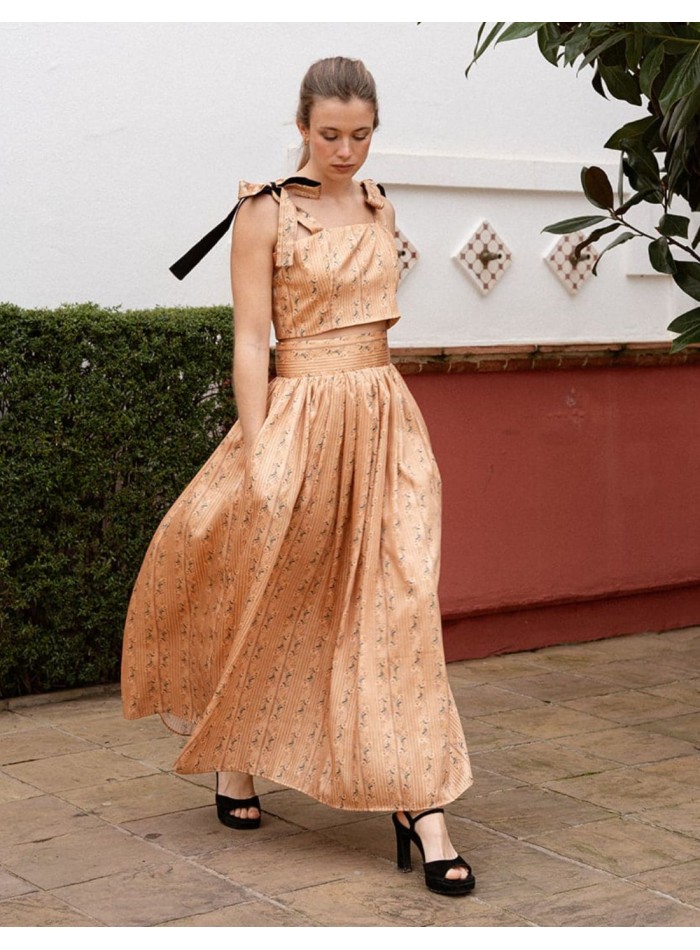 Top court sans bretelles avec laçage et motif...