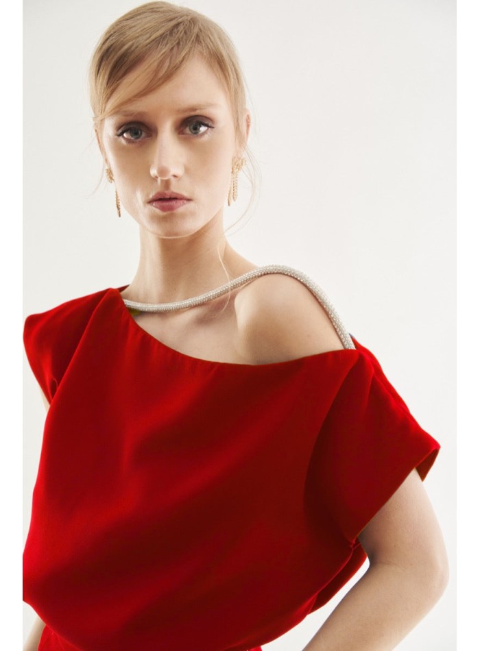 Robe midi rouge avec encolure bardot...