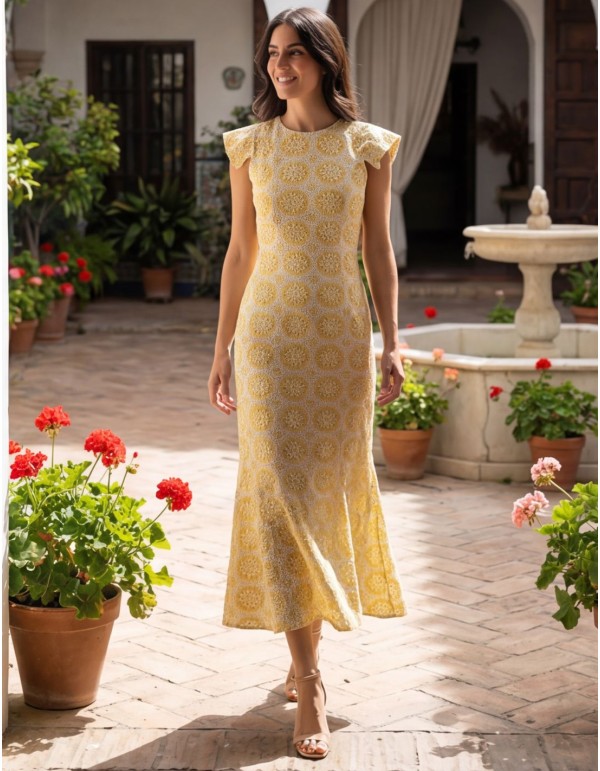 Vestido midi en color amarillo con bordados para invitada