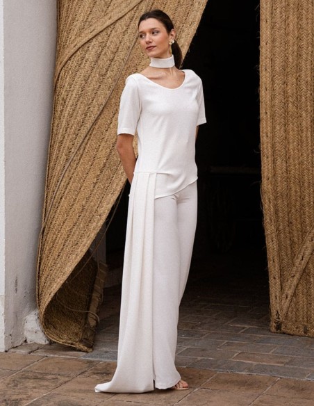 Ecru pants with back closure