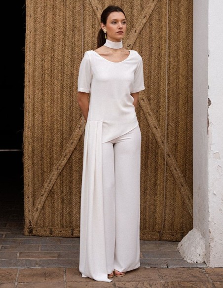 Ecru pants with back closure