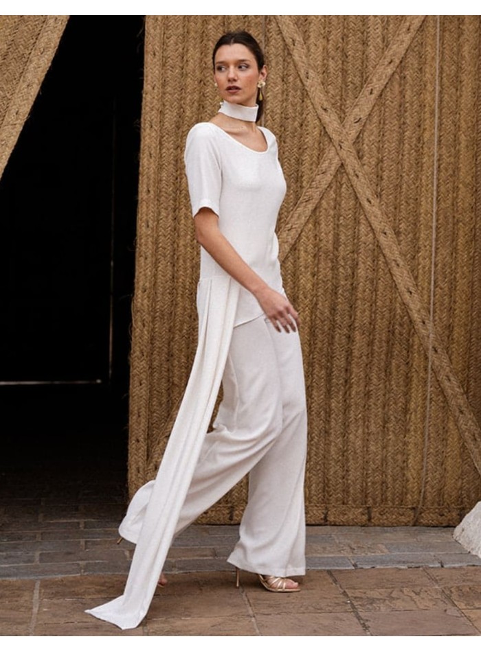 Ecru pants with back closure